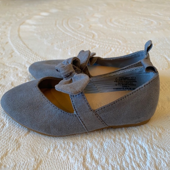 Toddler size 5 shoes - Picture 2 of 6